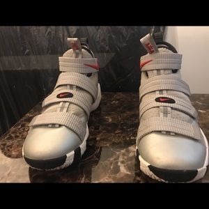Nike LeBron Soldier XI Sneakers